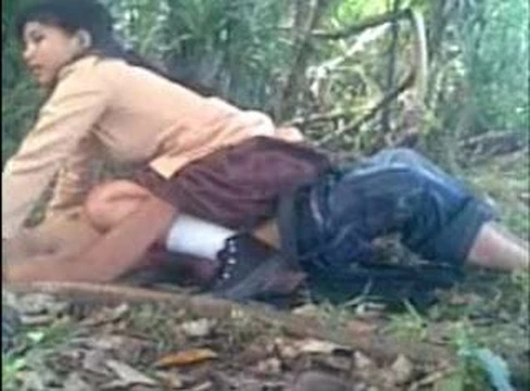 Anak SMP Nakal Ngentot Di Kebun